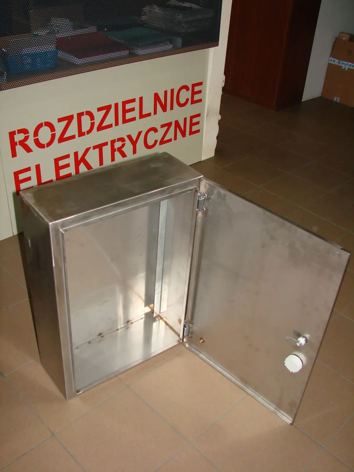 PRODUKCJA ROZDZIELNIC ELEKTRYCZNYCH x